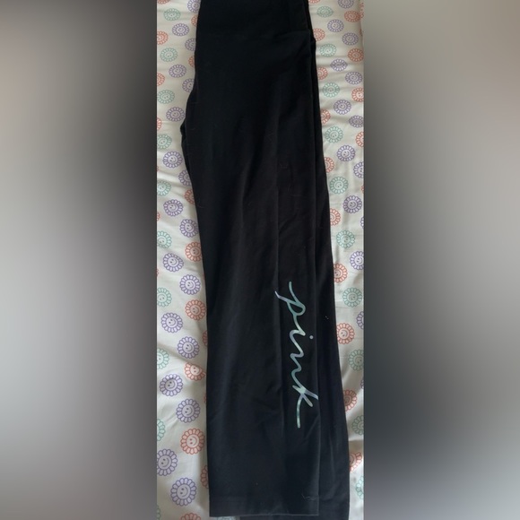 XXL Pink VS Leggings
Black BG w/ periwinkle/white/blue “pink” in cursive print. - Picture 1 of 5